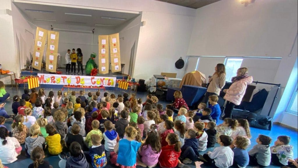 L’Escola Sant Jordi celebra la Diada de Sant Jordi amb una marató de contes