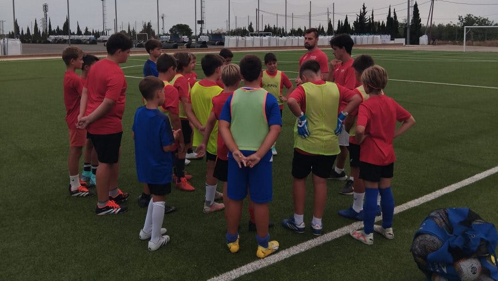 El futbol base federat de l’Ametlla de Mar inicia els entrenaments